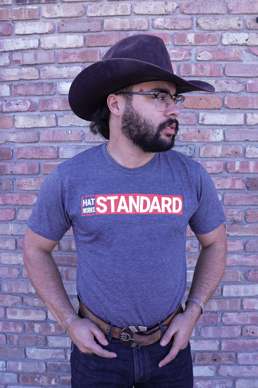 HEATHER NAVY STACKIN BILLS LOGO TEE